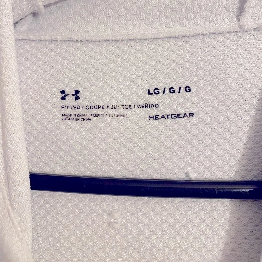 Under Armour White Fitted Top HeatGear Size‎ Large